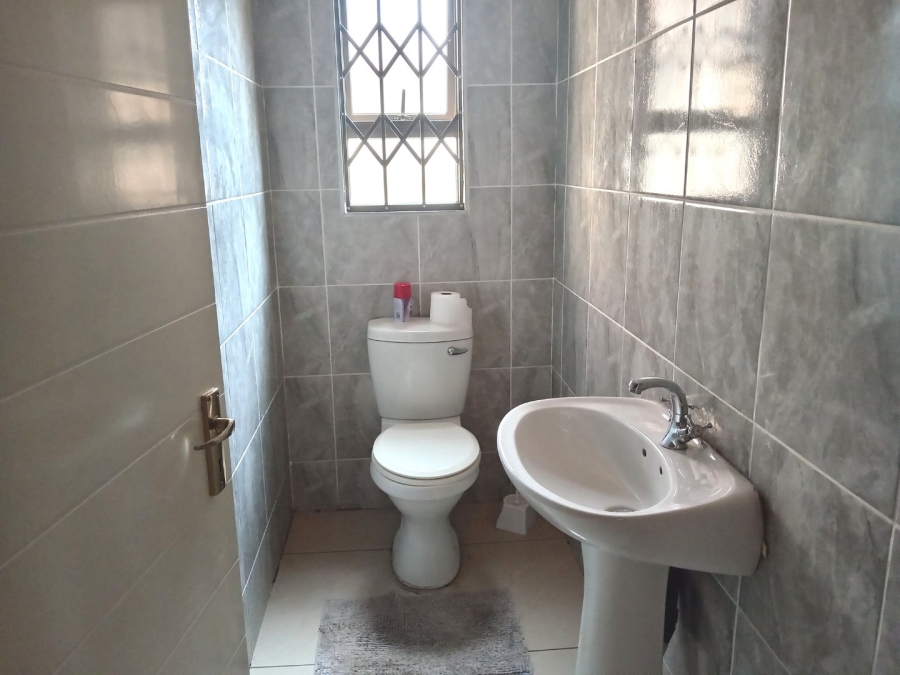 5 Bedroom Property for Sale in Vaalpark Free State